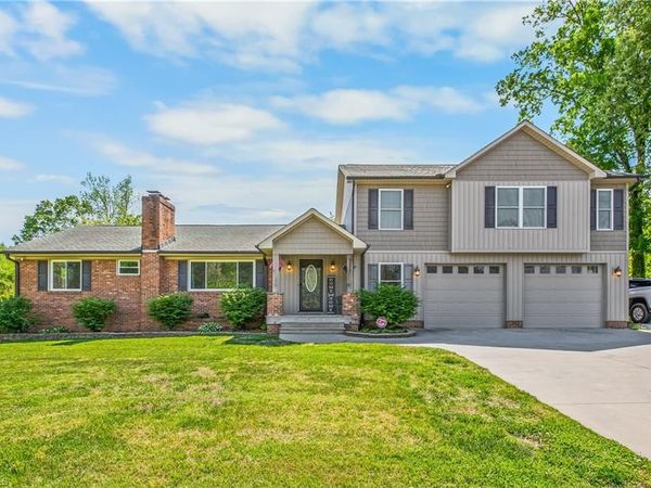 4015 N Main Street , High Point, NC 27265