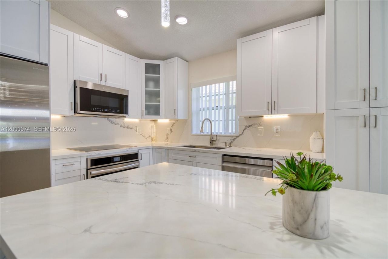 17676 SW 6th Ct, Pembroke Pines, FL 33029 Photo