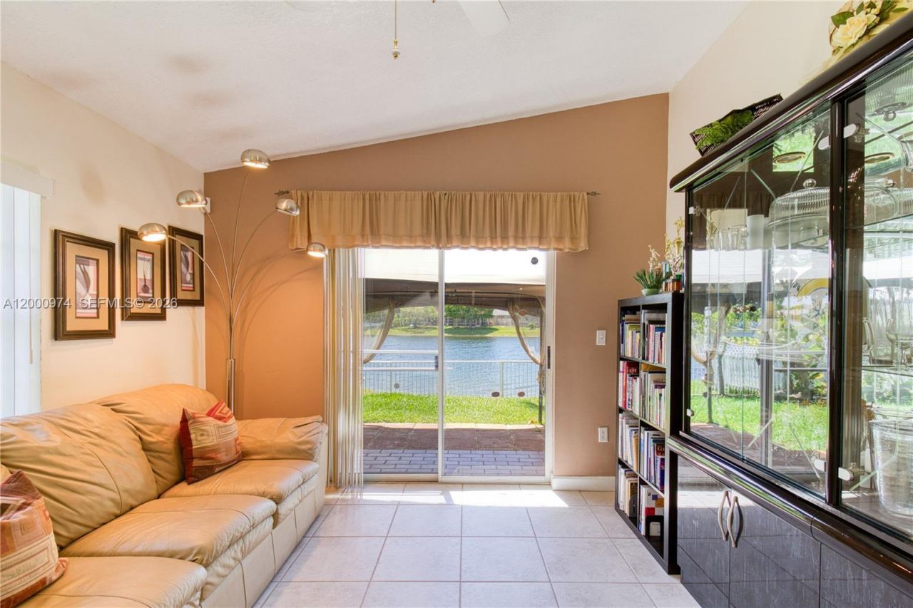 17676 SW 6th Ct, Pembroke Pines, FL 33029 Photo