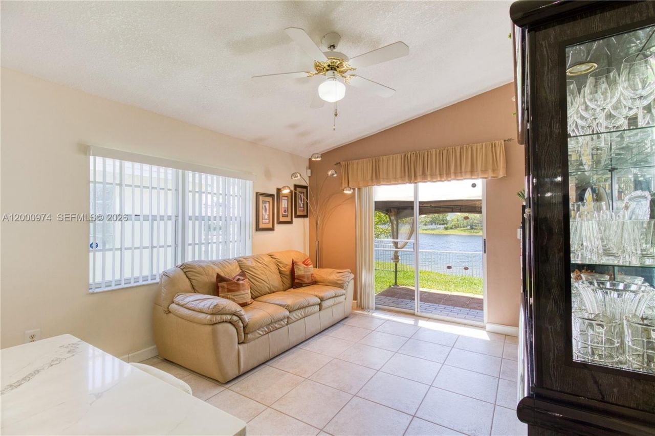 17676 SW 6th Ct, Pembroke Pines, FL 33029 Photo