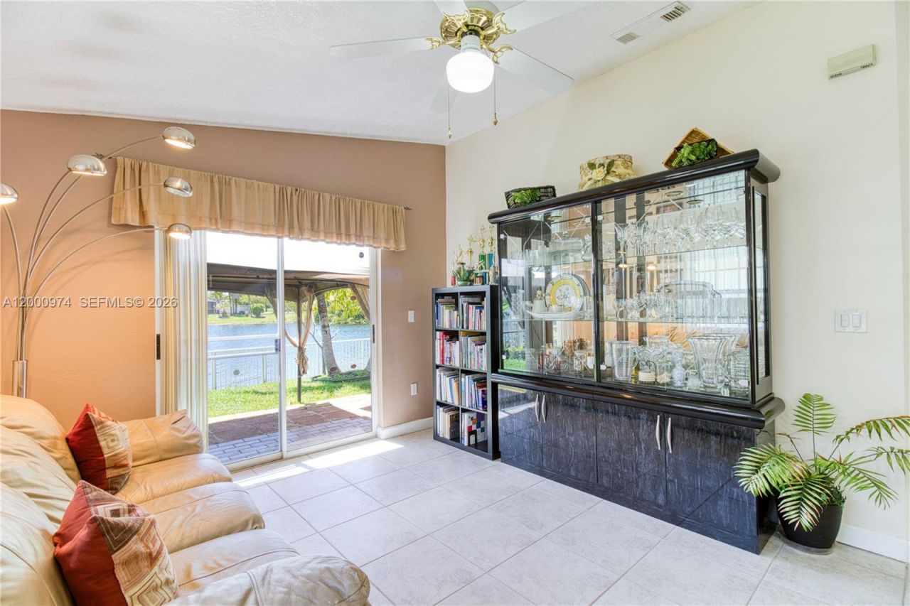 17676 SW 6th Ct, Pembroke Pines, FL 33029 Photo