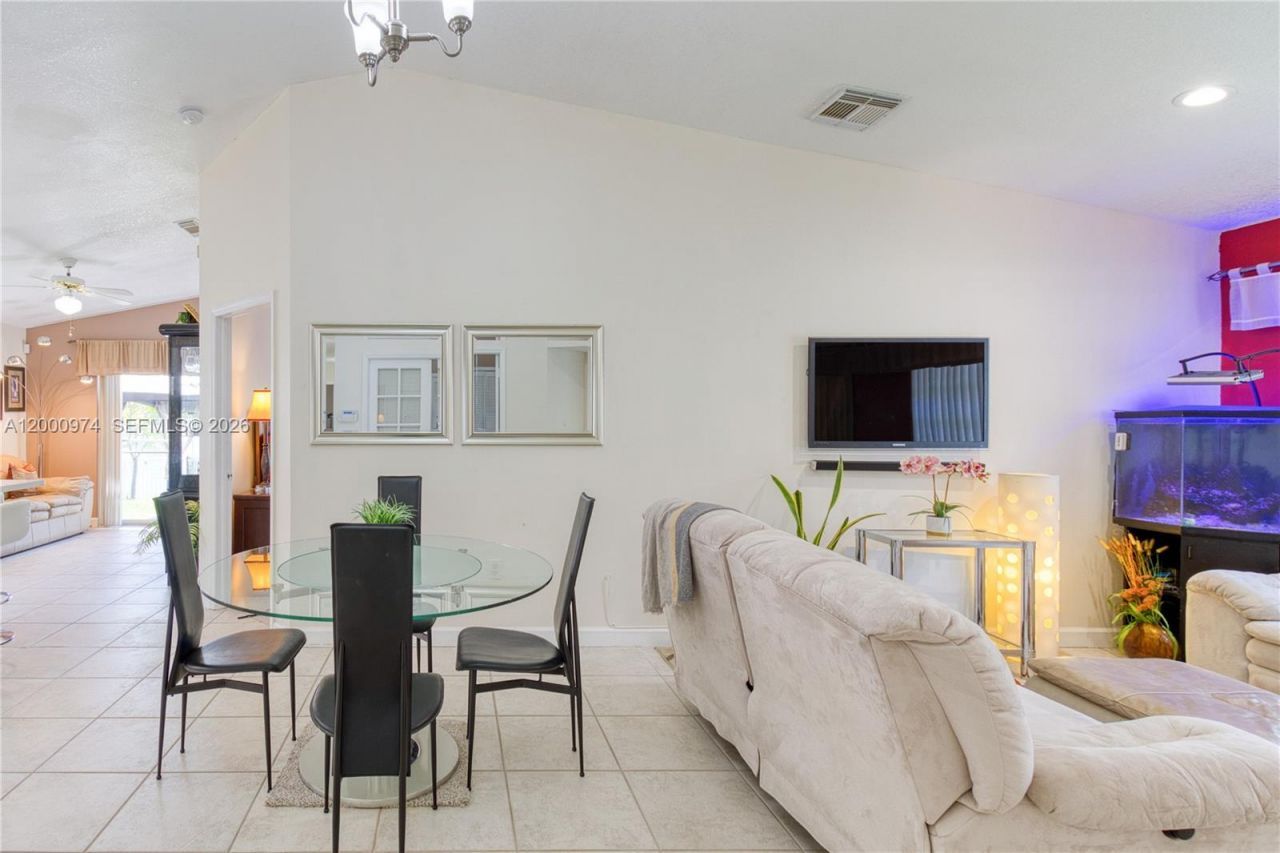 17676 SW 6th Ct, Pembroke Pines, FL 33029 Photo