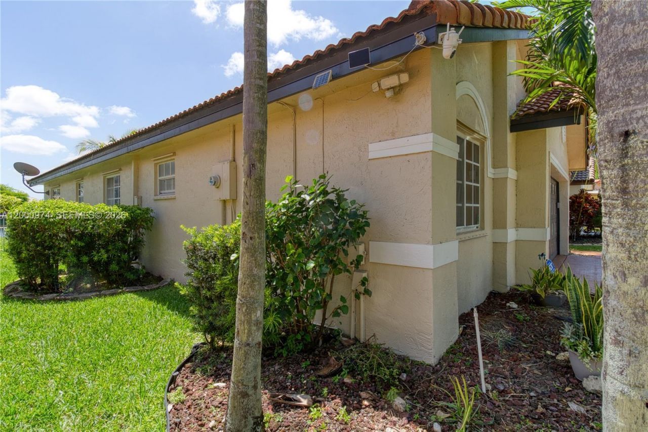 17676 SW 6th Ct, Pembroke Pines, FL 33029 Photo