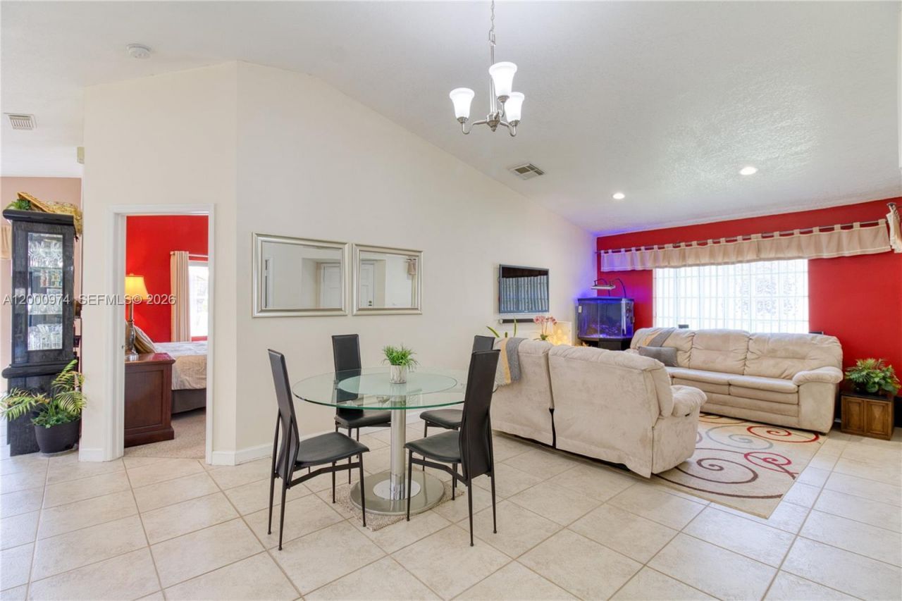 17676 SW 6th Ct, Pembroke Pines, FL 33029 Photo