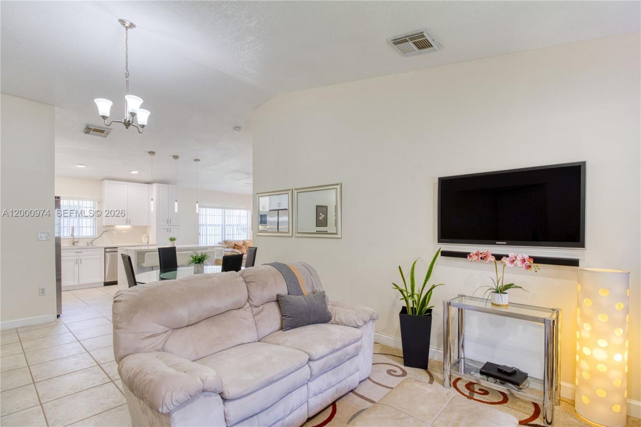 17676 SW 6th Ct, Pembroke Pines, FL 33029 Photo