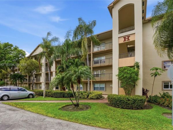 700 SW 137th Ave, Unit 215H, Pembroke Pines, FL 33027