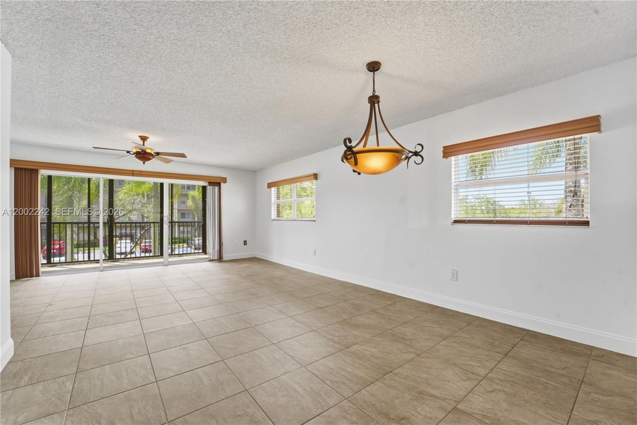 700 SW 137th Ave, Unit 215H, Pembroke Pines, FL 33027 Photo