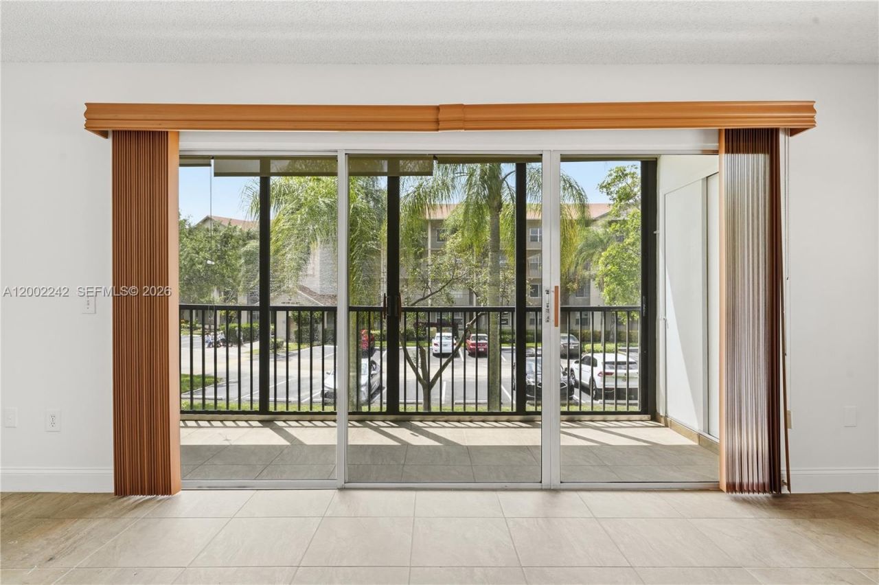 700 SW 137th Ave, Unit 215H, Pembroke Pines, FL 33027 Photo