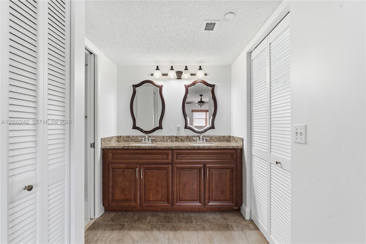 700 SW 137th Ave, Unit 215H, Pembroke Pines, FL 33027 Photo