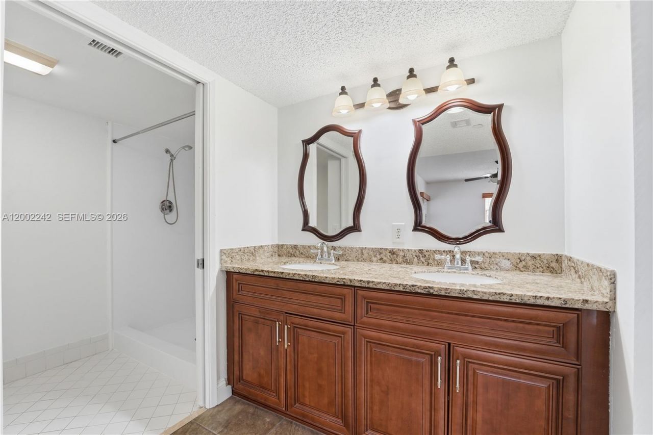 700 SW 137th Ave, Unit 215H, Pembroke Pines, FL 33027 Photo