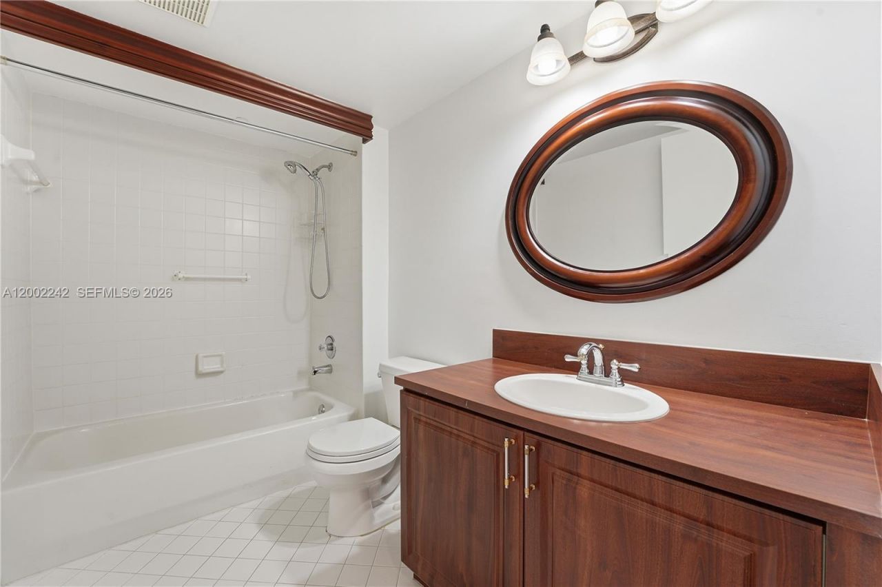 700 SW 137th Ave, Unit 215H, Pembroke Pines, FL 33027 Photo