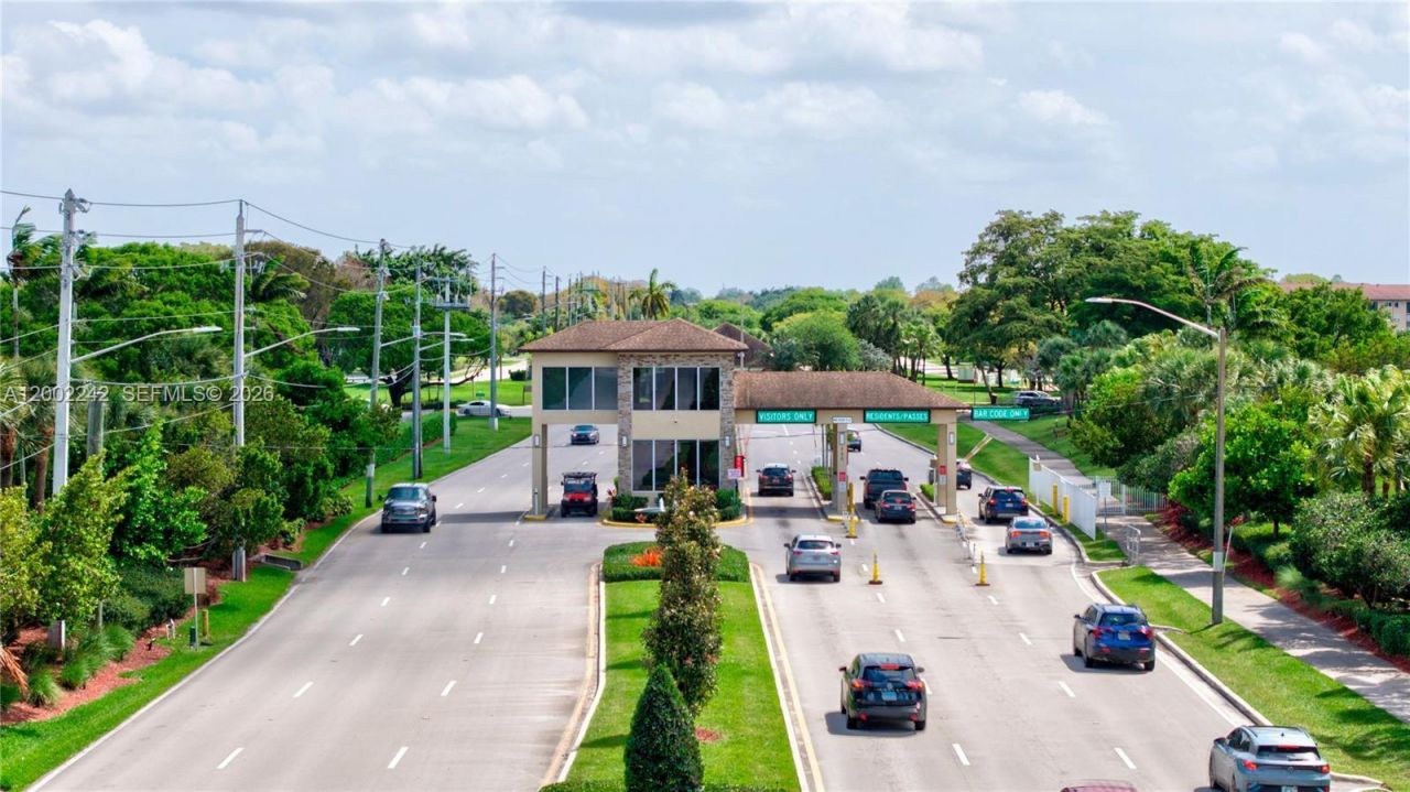 700 SW 137th Ave, Unit 215H, Pembroke Pines, FL 33027 Photo