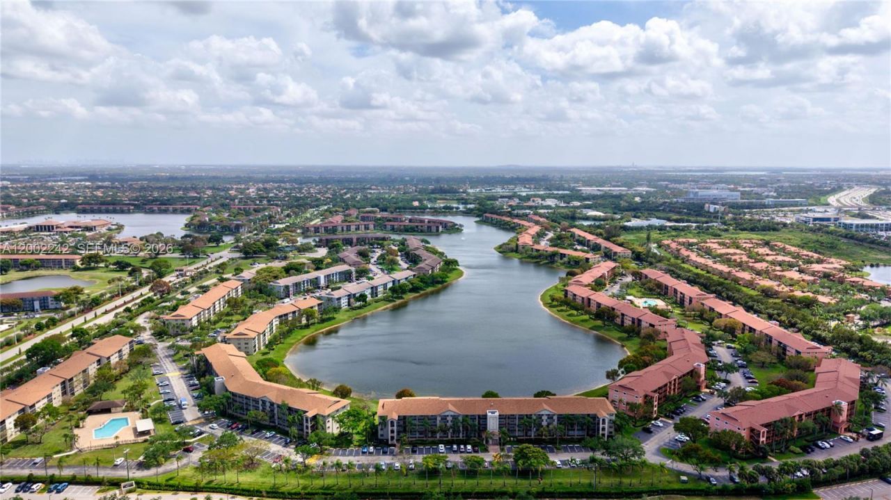 700 SW 137th Ave, Unit 215H, Pembroke Pines, FL 33027 Photo