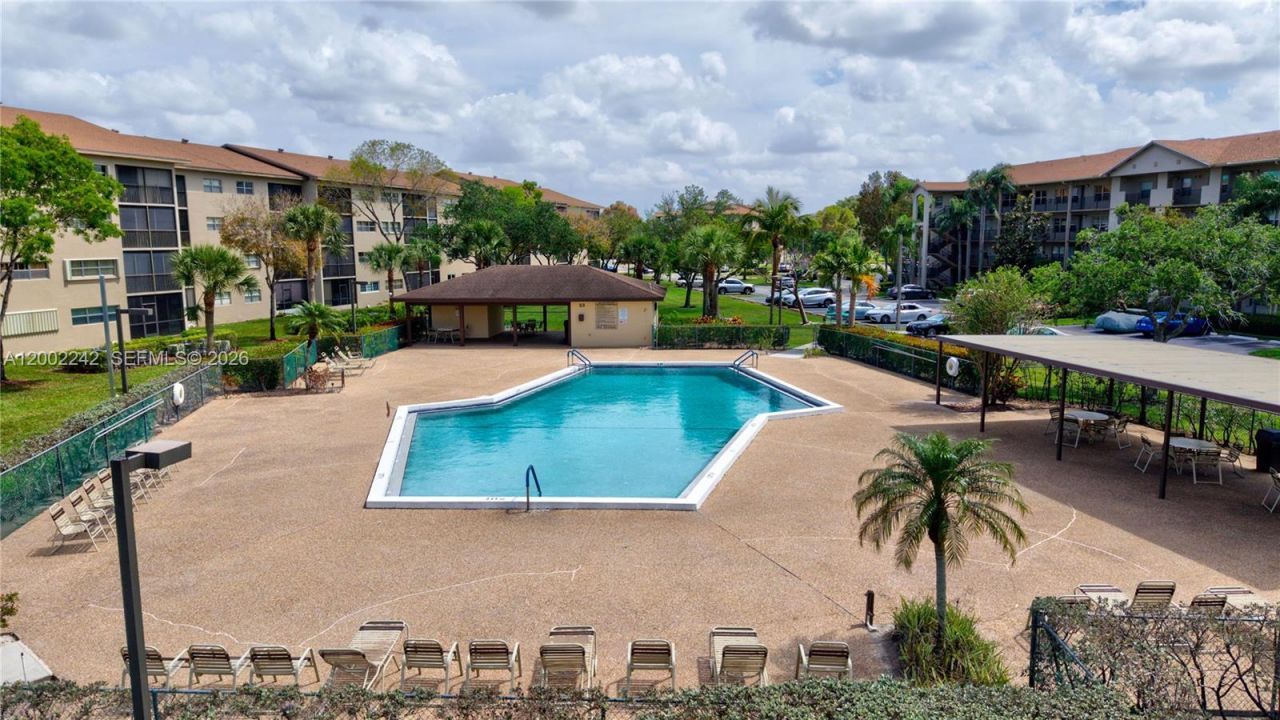 700 SW 137th Ave, Unit 215H, Pembroke Pines, FL 33027 Photo