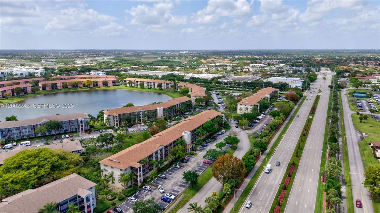 700 SW 137th Ave, Unit 215H, Pembroke Pines, FL 33027 Photo