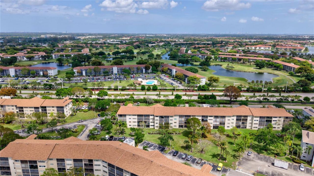 700 SW 137th Ave, Unit 215H, Pembroke Pines, FL 33027 Photo