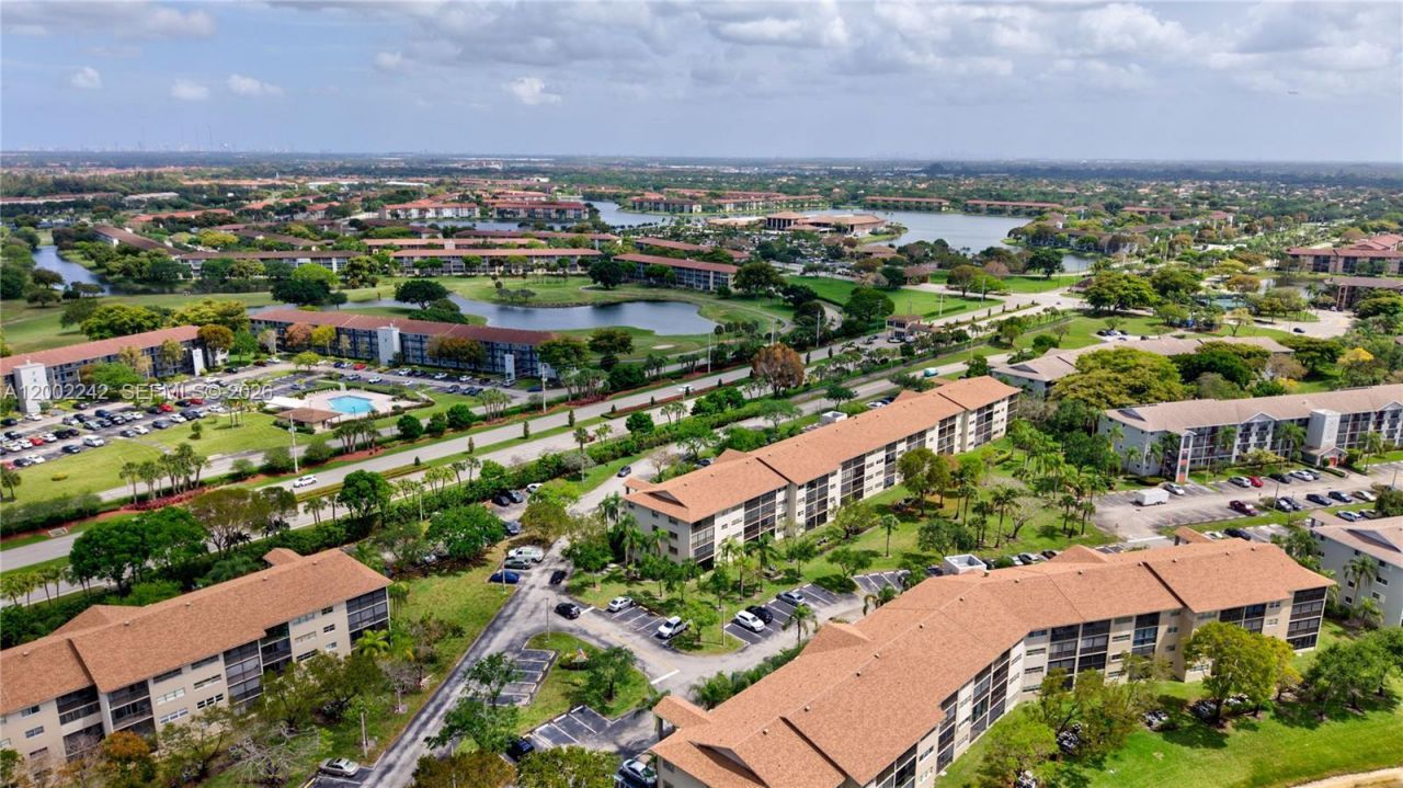 700 SW 137th Ave, Unit 215H, Pembroke Pines, FL 33027 Photo