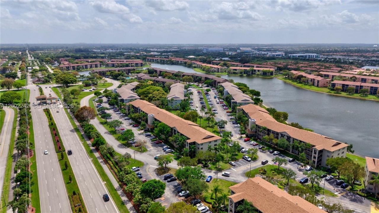 700 SW 137th Ave, Unit 215H, Pembroke Pines, FL 33027 Photo
