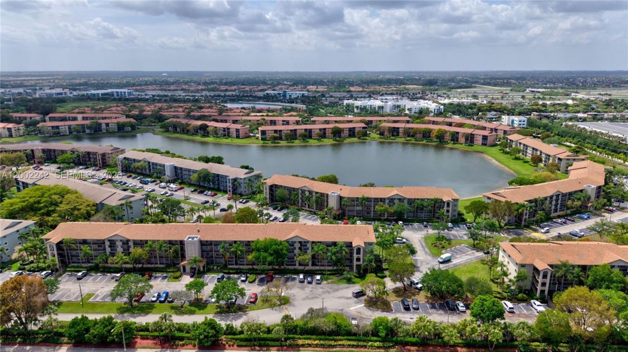 700 SW 137th Ave, Unit 215H, Pembroke Pines, FL 33027 Photo