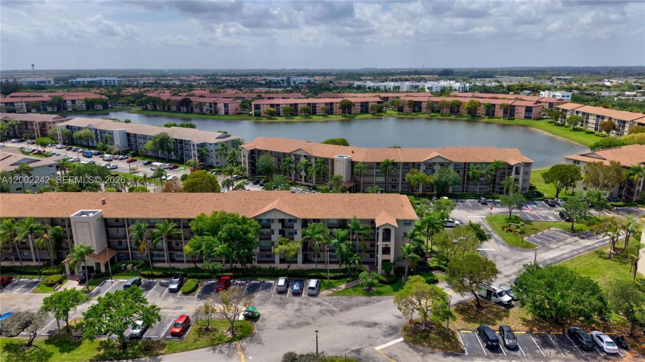 700 SW 137th Ave, Unit 215H, Pembroke Pines, FL 33027 Photo