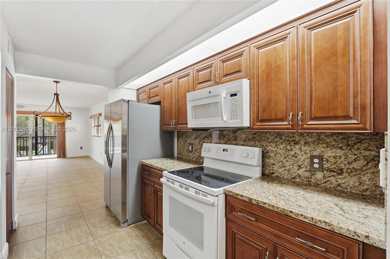 700 SW 137th Ave, Unit 215H, Pembroke Pines, FL 33027 Photo