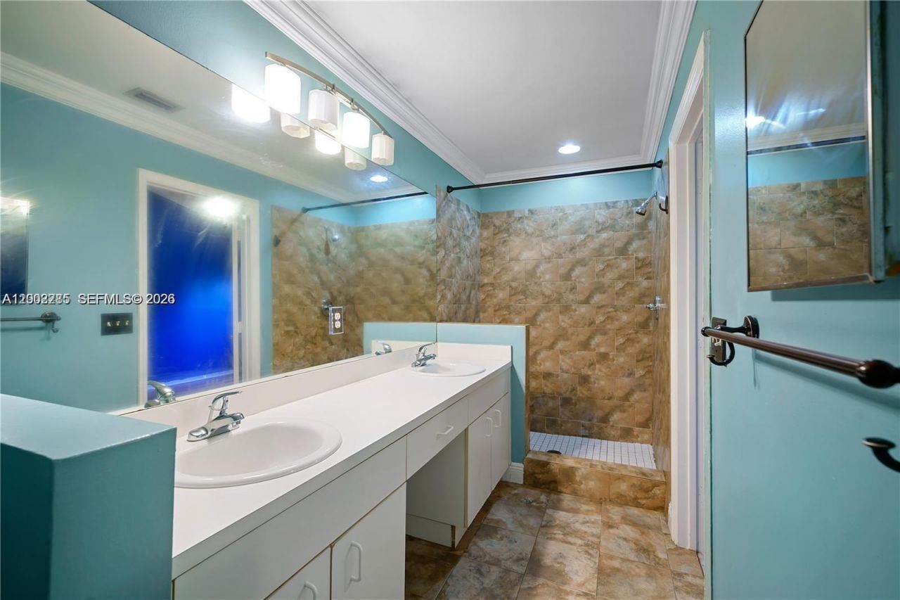 12111 SW 5th Ct, Unit ROOM, Pembroke Pines, FL 33025 Photo