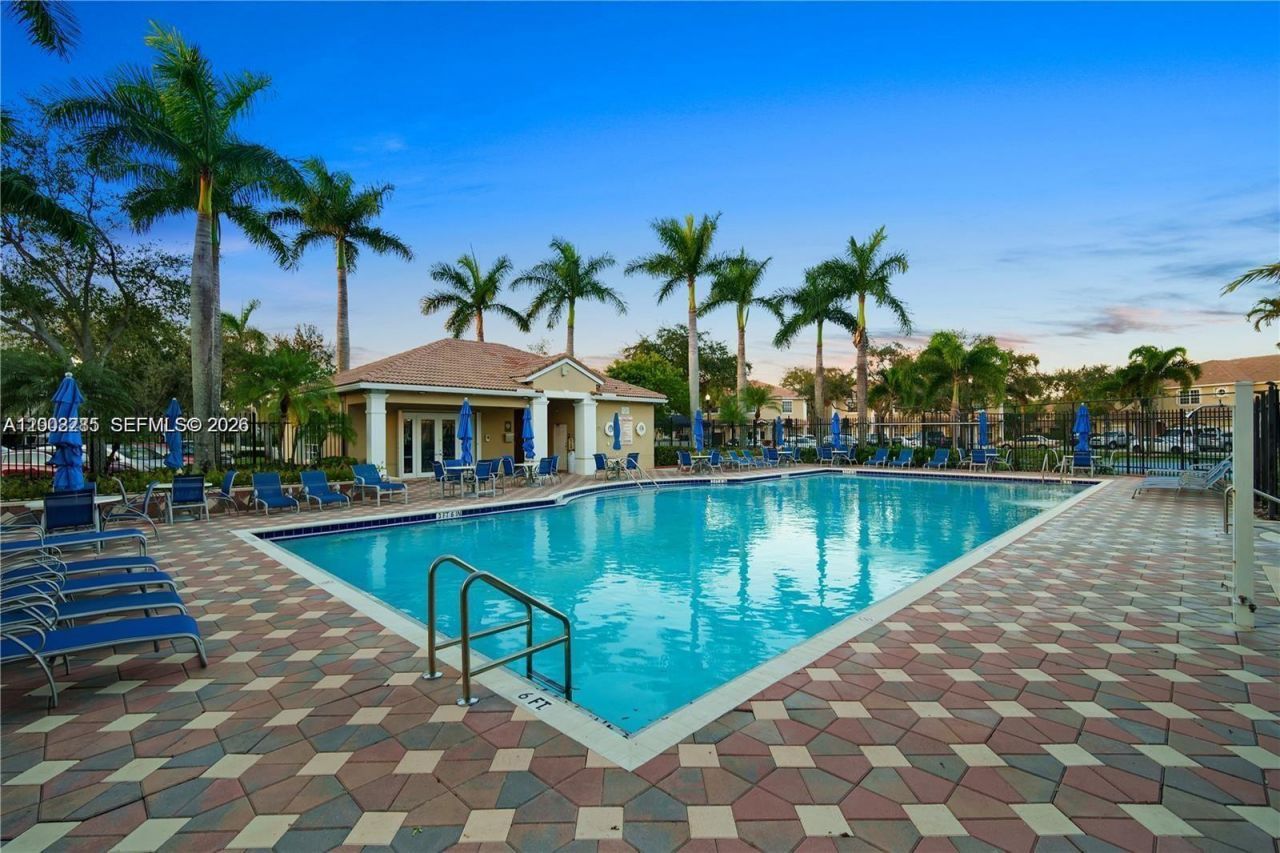 12111 SW 5th Ct, Unit ROOM, Pembroke Pines, FL 33025 Photo