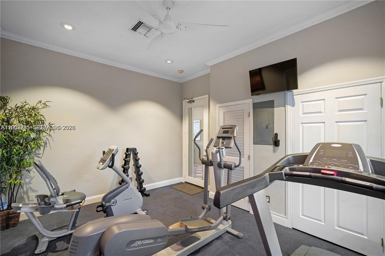 12111 SW 5th Ct, Unit ROOM, Pembroke Pines, FL 33025 Photo