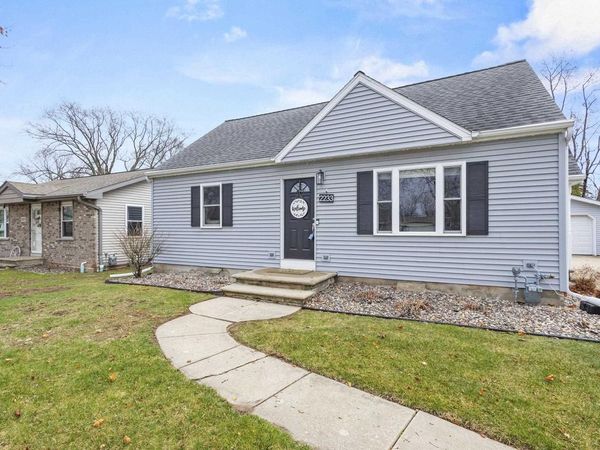 2233 MAGNOLIA LANE, Green Bay, WI 54304