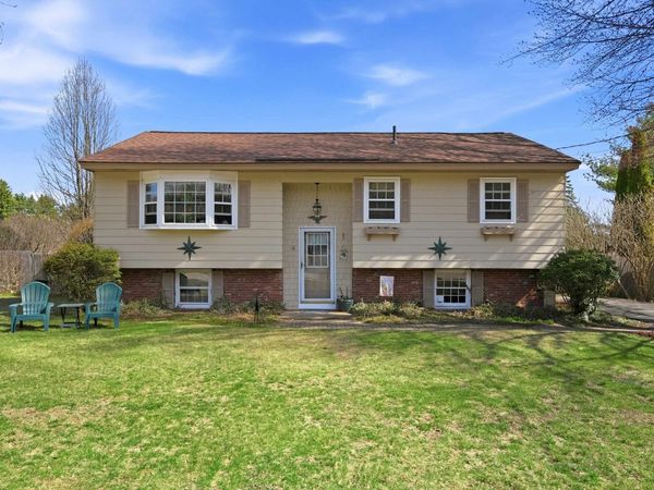 6 Heather Drive, Hooksett, NH 03106