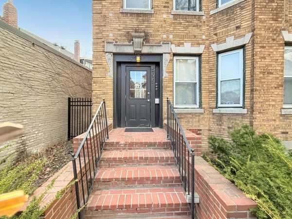 595 Centre Street, Unit 3, Boston, MA 02130