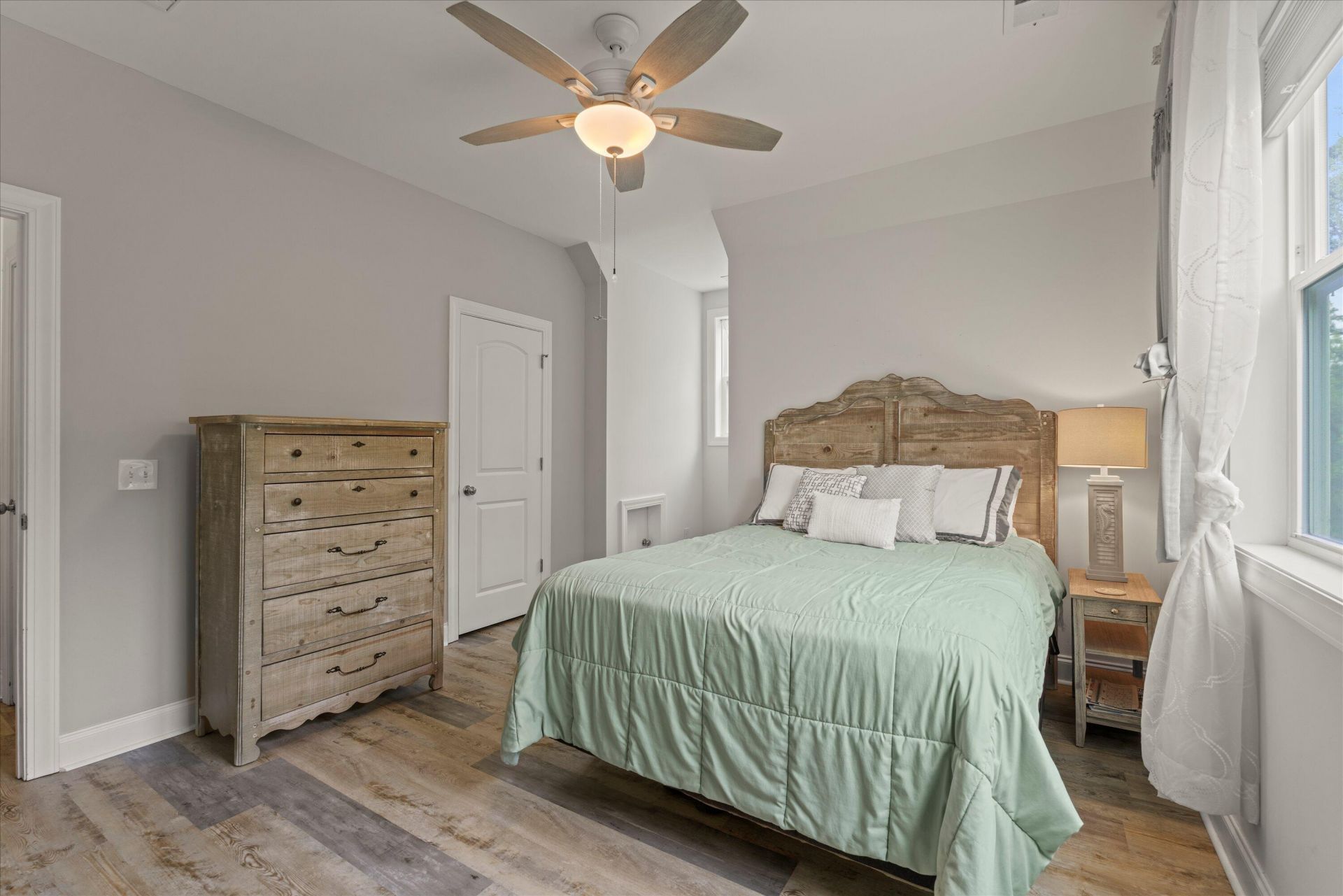 22 E Vista Boulevard Photo 36