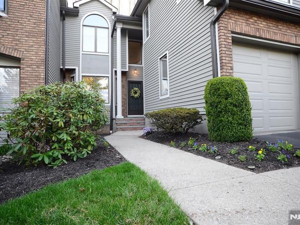 111 Lakeview Drive, OLD TAPPAN, NJ 07675