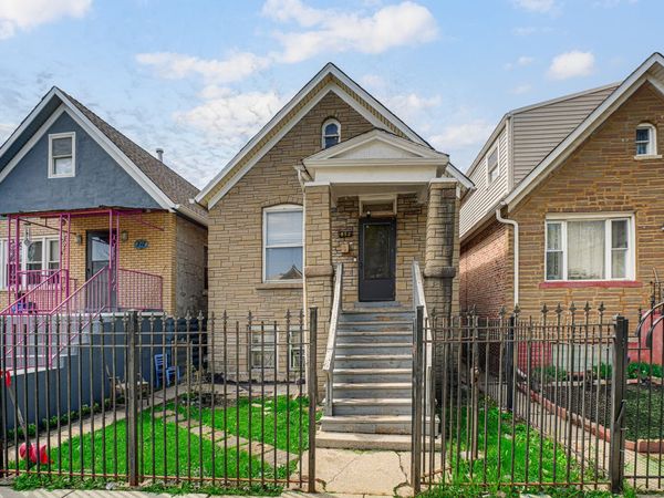 852 N Harding Avenue , Chicago, IL 60651