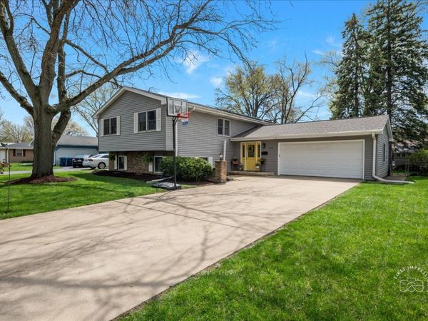 1610 Heather Drive , Aurora, IL 60506