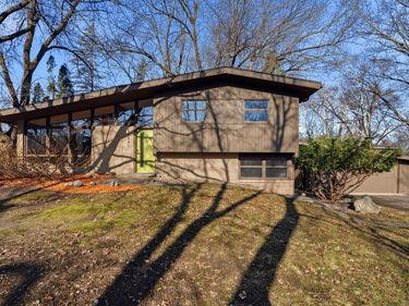 15840 Woodgate Road N, Minnetonka, MN 55345