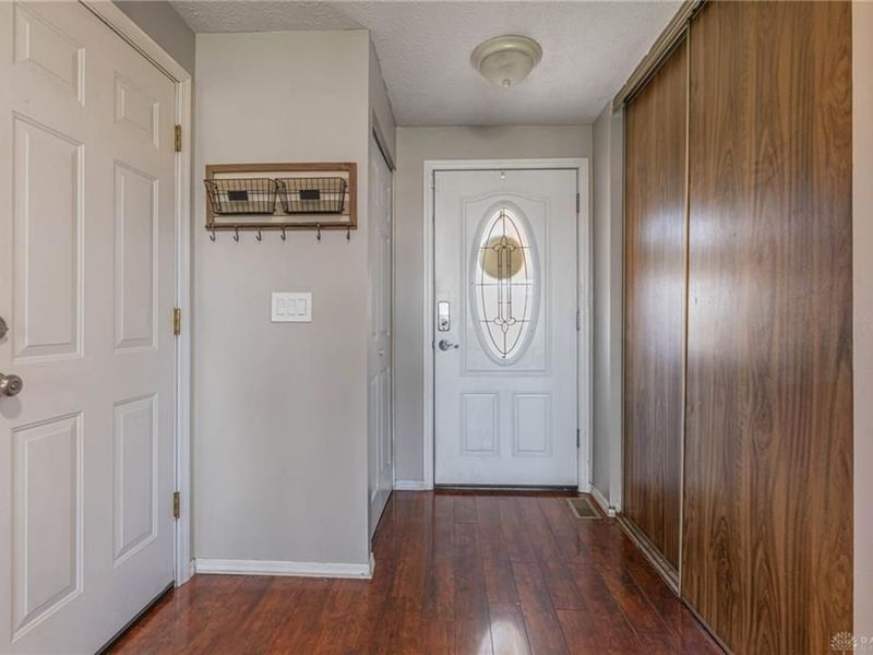 4933 Arrowview Drive, Huber Heights, OH 45424 Photo 2