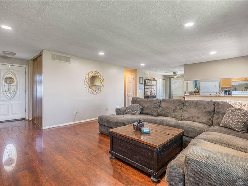 4933 Arrowview Drive, Huber Heights, OH 45424 Photo 3