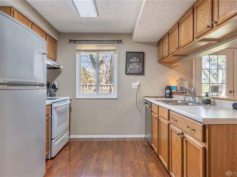 4933 Arrowview Drive, Huber Heights, OH 45424 Photo 8