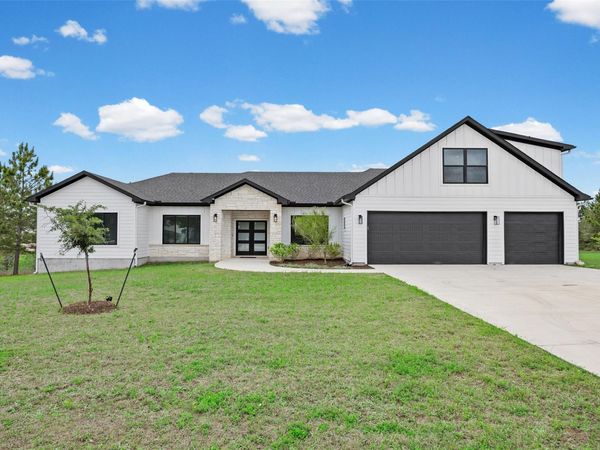 111 Tall Forest DR, Bastrop, TX 78602