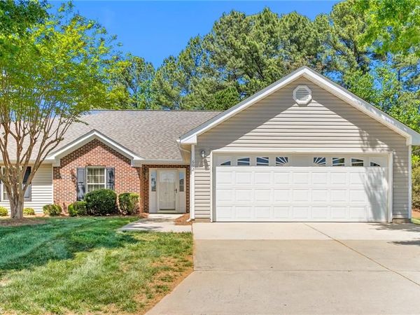 692 Huntingdon Street , Elon, NC 27244