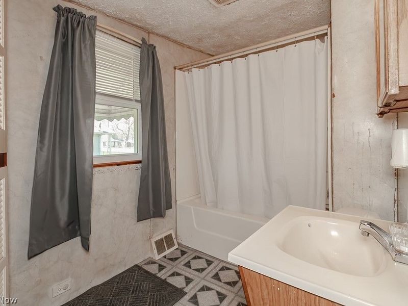 6554 Tarbell Avenue, Madison, OH 44057 Photo 17