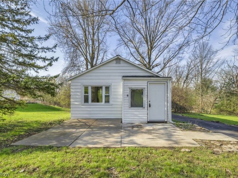 12316 Upper Sunset Drive, Garfield Heights, OH 44125 Photo 2