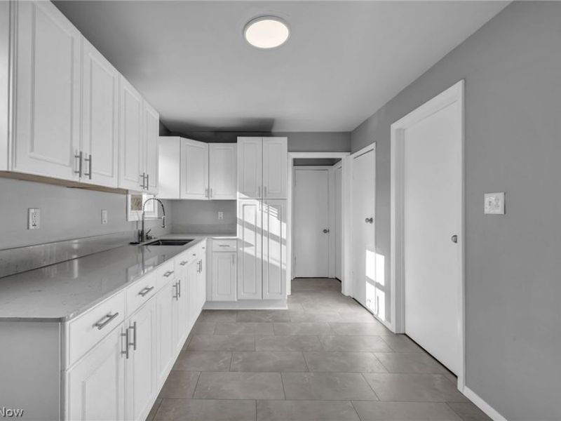 12316 Upper Sunset Drive, Garfield Heights, OH 44125 Photo 9