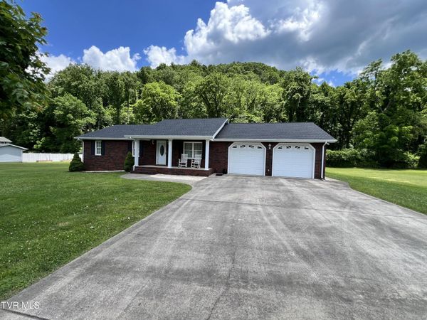 839 Deerfield Lane, Hampton, TN 37658