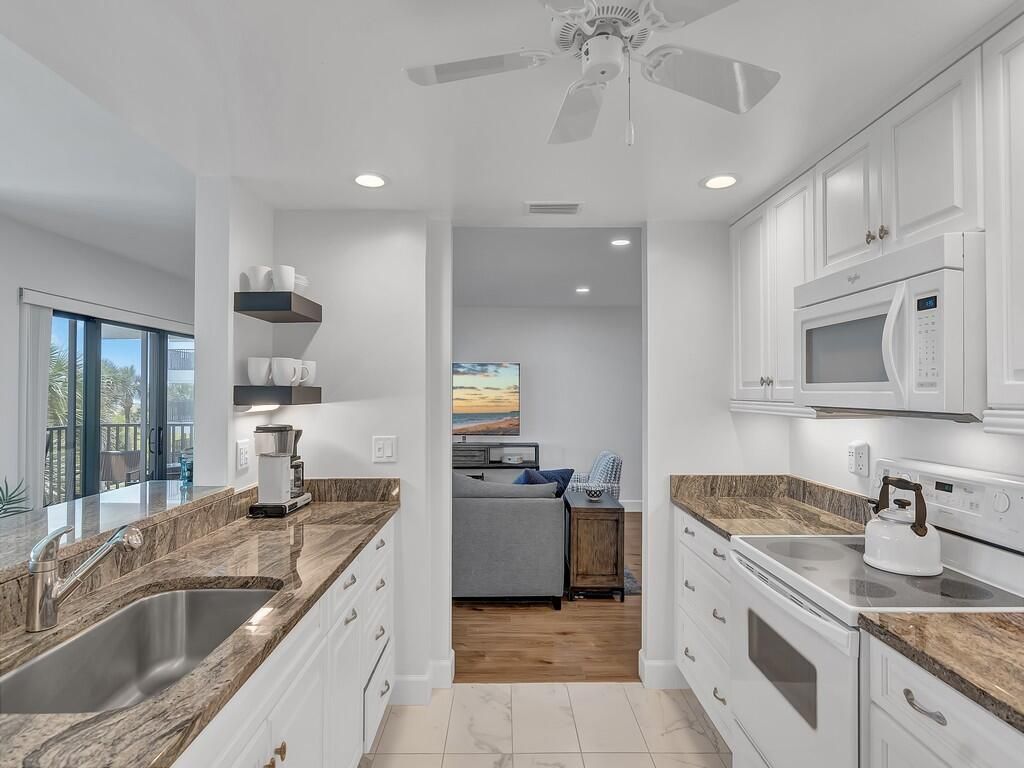 1700 Ocean Drive, Unit 306, Vero Beach, FL 32963 Photo
