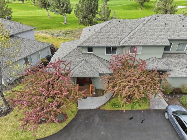 999 Golden Pheasant Drive, Redmond, OR 97756