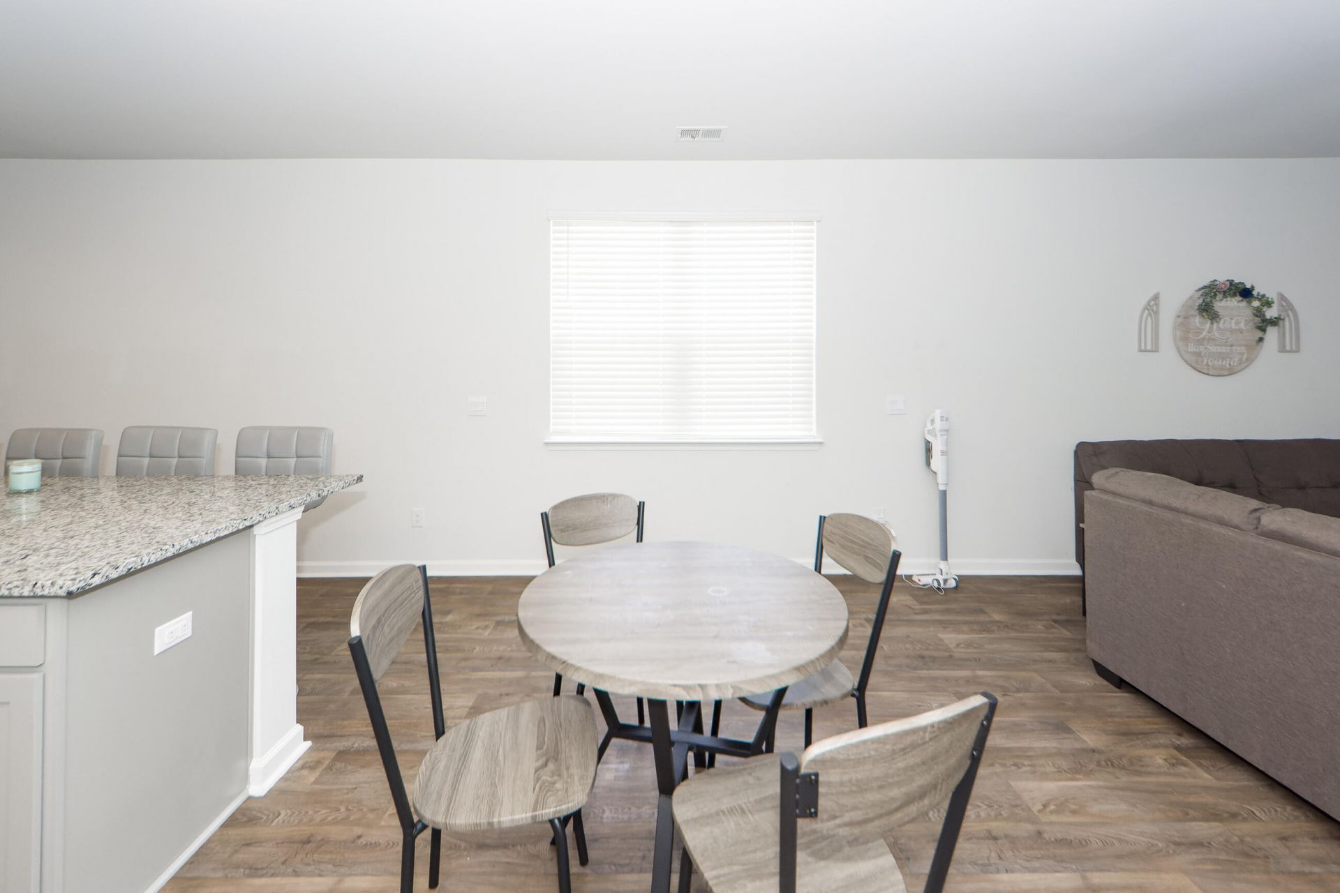 493 Cedarview Road Photo 9