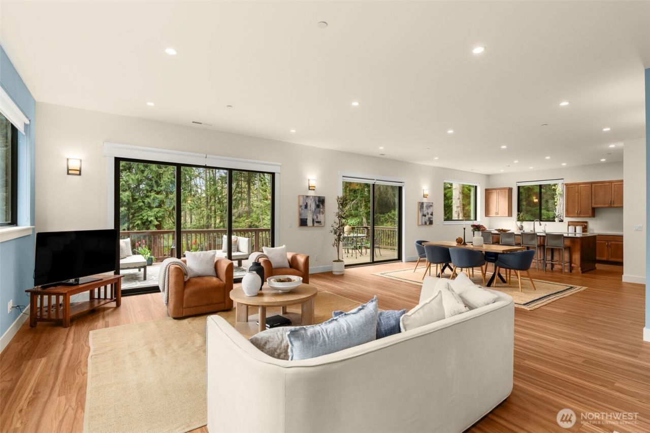 10143 Battle Point Drive Ne, Bainbridge Island, WA 98110