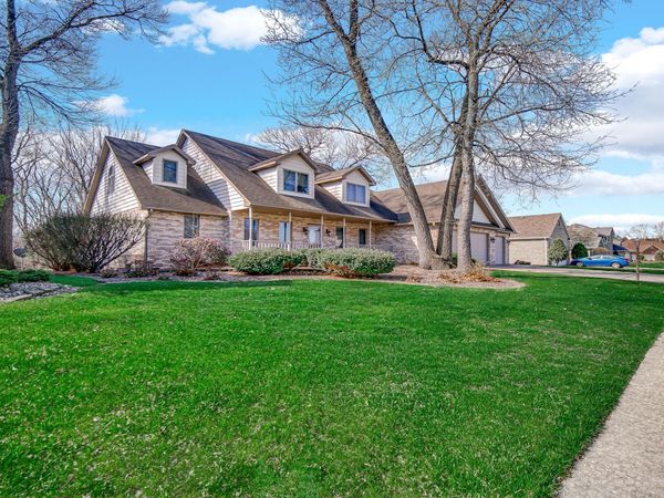 2068 Ramblewood Drive, Highland, IN 46322